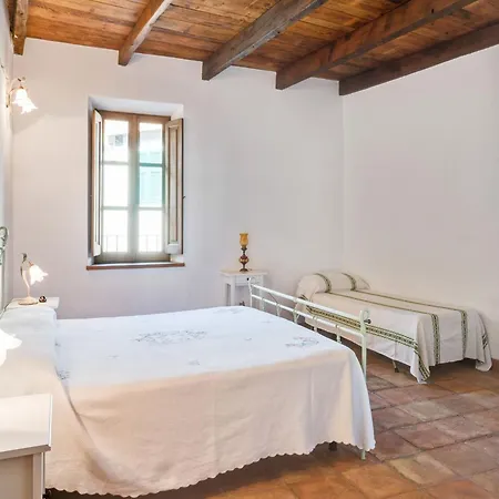 Flat With Heated Hot Tub And Shared Pool