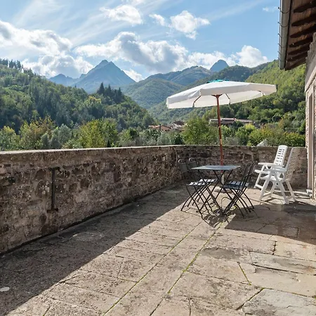 Flat With Heated Hot Tub And Shared Pool * Casola in Lunigiana